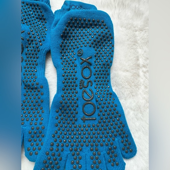 Vibrant Blue Toe Socks - Picture 3 of 4